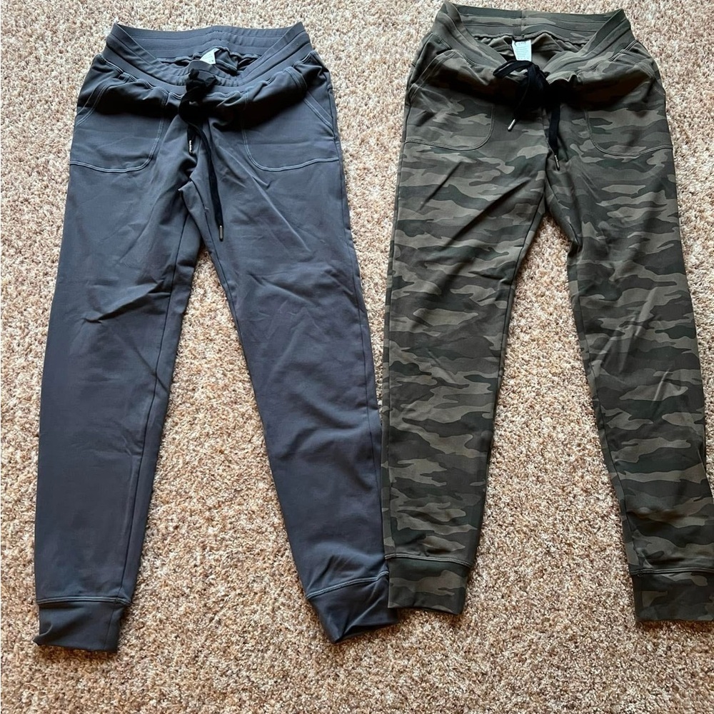 Zyia unwind joggers gray and camo size xs